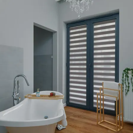 Center Gem Huge Patio, Ac & Modern Design Апартаменты Варшава