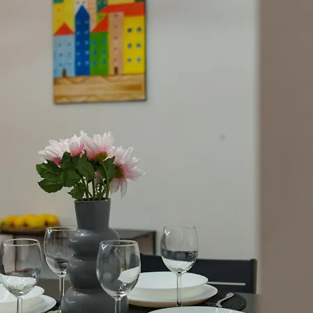 아파트 Center Gem Huge Patio, Ac & Modern Design *