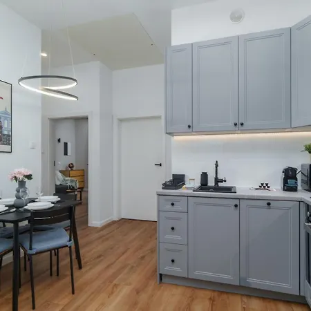 Center Gem Huge Patio, Ac & Modern Design Warszawa