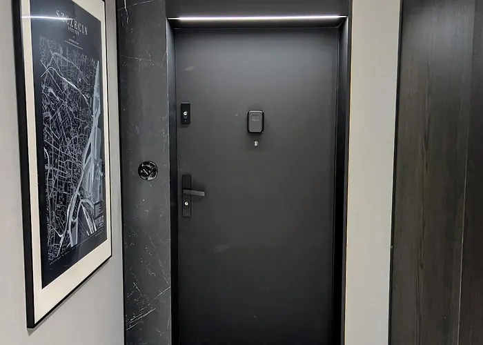 Center Gem Huge Patio, Ac & Modern Design