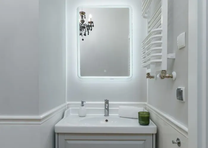 Center Gem Huge Patio, Ac & Modern Design