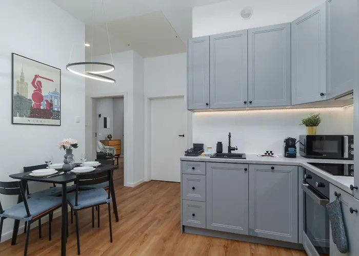 Center Gem Huge Patio, Ac & Modern Design