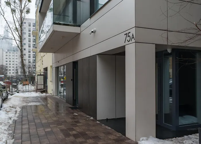 Center Gem Huge Patio, Ac & Modern Design *