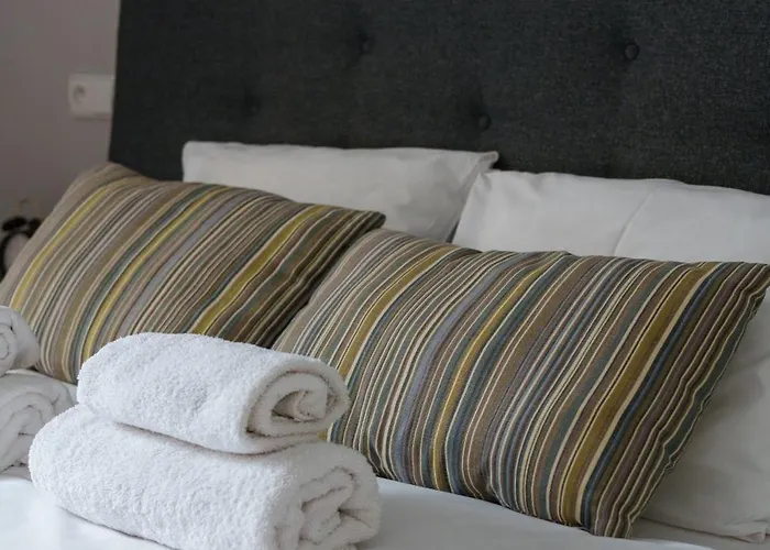 Center Gem Huge Patio, Ac & Modern Design