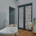 Center Gem Huge Patio, Ac & Modern Design شقة وارسو